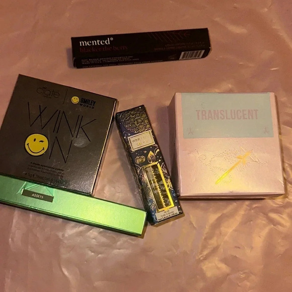 Makeup Bundle- random Pulls #1 - Picture 1 of 6